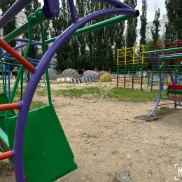 Оновлені конструкції на дитячому майданчику. Фото: МикВісті