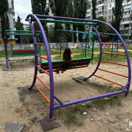 Оновлені конструкції на дитячому майданчику. Фото: МикВісті