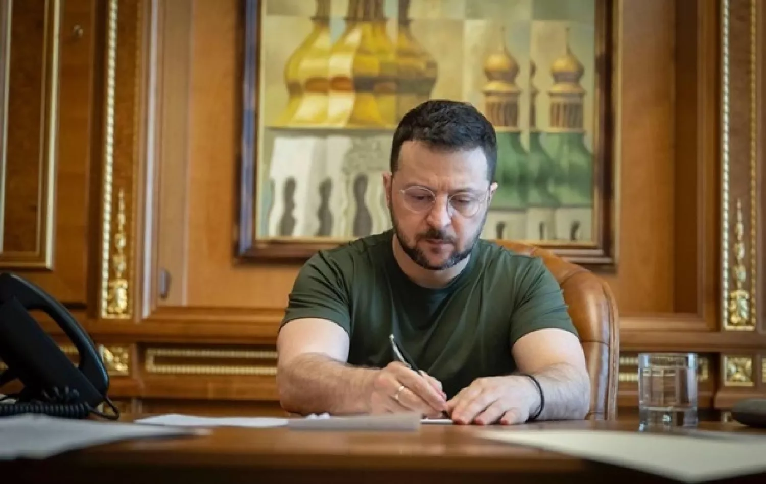 Зеленський ввів санкції проти 67 колаборантів і компаній, що допомагають армії Росії. Фото: Пресслужба президента України