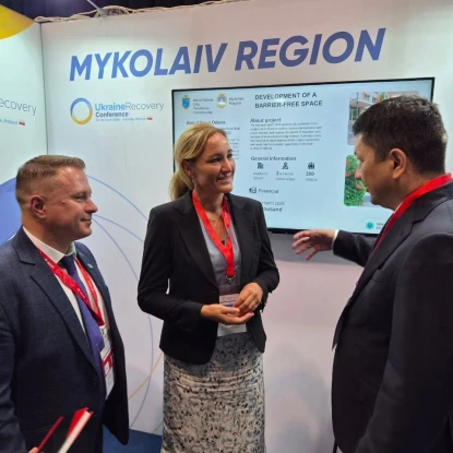 Представники громад Миколаївщини під час міжнародної конференції з відновлення України. Фото: соцмережі політиків у Facebook