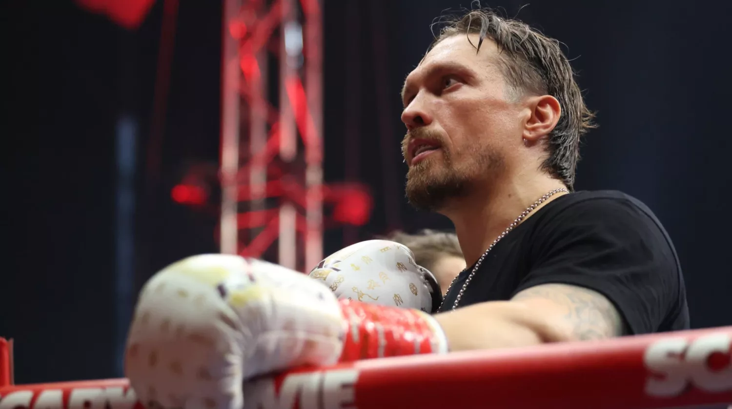 Олександр Усик розповів, що чекає на нього після відмови від чемпіонських поясів. Фото: Денис Дідківський