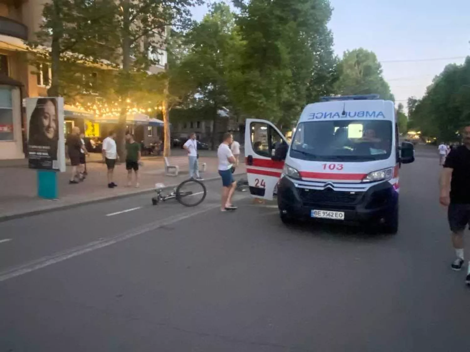 В Україні в ДТП з електросамокатами постраждали 168 дітей. Фото: ДТП з самокатами на Соборній, Валерій Ветров