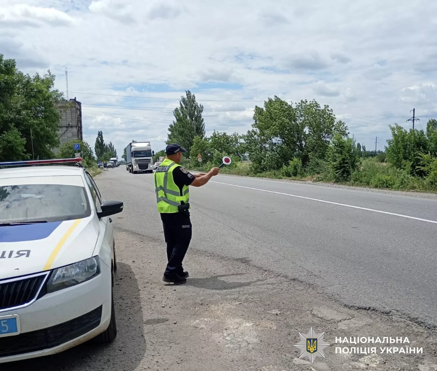 Поліція відзвітувала про контроль за рухом вантажівок під час спеки. Фото: поліція