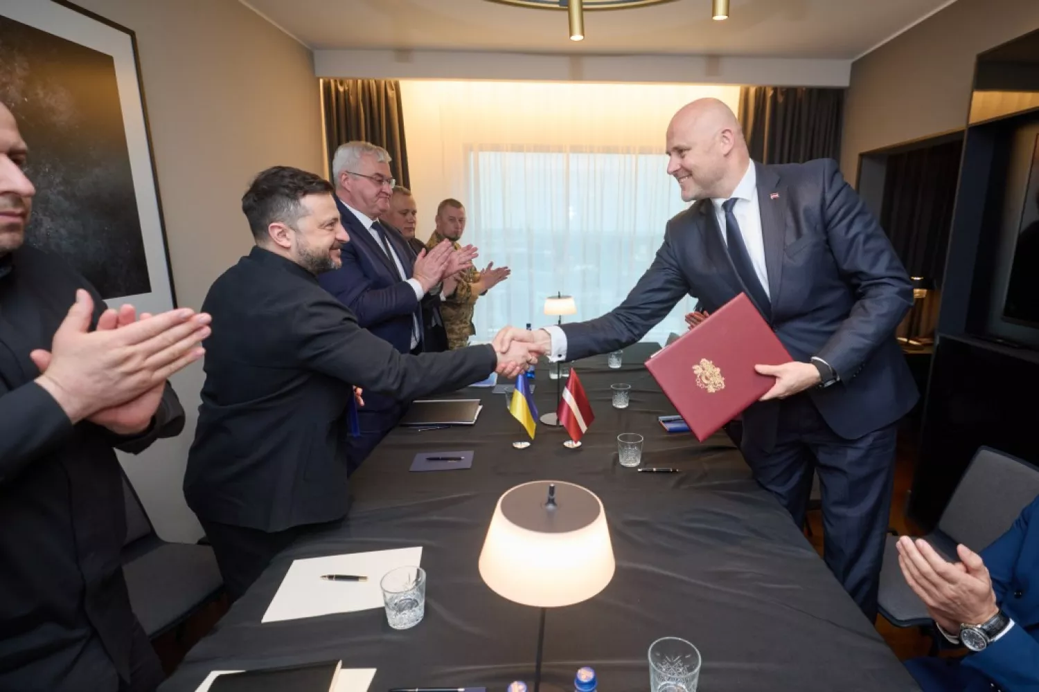 Президент України Володимир Зеленський та Прем&rsquo;єр-міністр Латвії Андріс Кулбергс. Фото Президент України