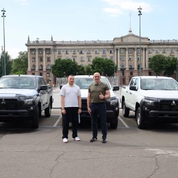 Німеччина передала Миколаєву п’ять нових автомобілів. Фото: Миколаївська міська рада