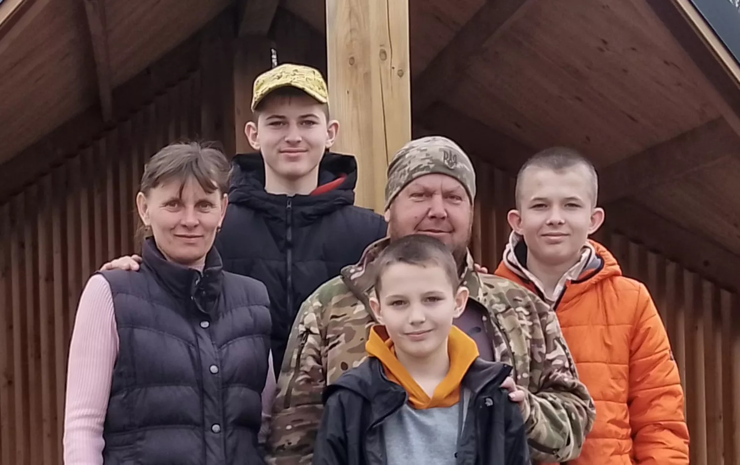 Під час війни родина з Миколаївщини стала новим домом для трьох хлопців, фото БО «Українська Освітня Платформа»