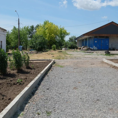 На території центру збираються створити зону відпочинку та облаштувати тротуари. Фото: МикВісті
