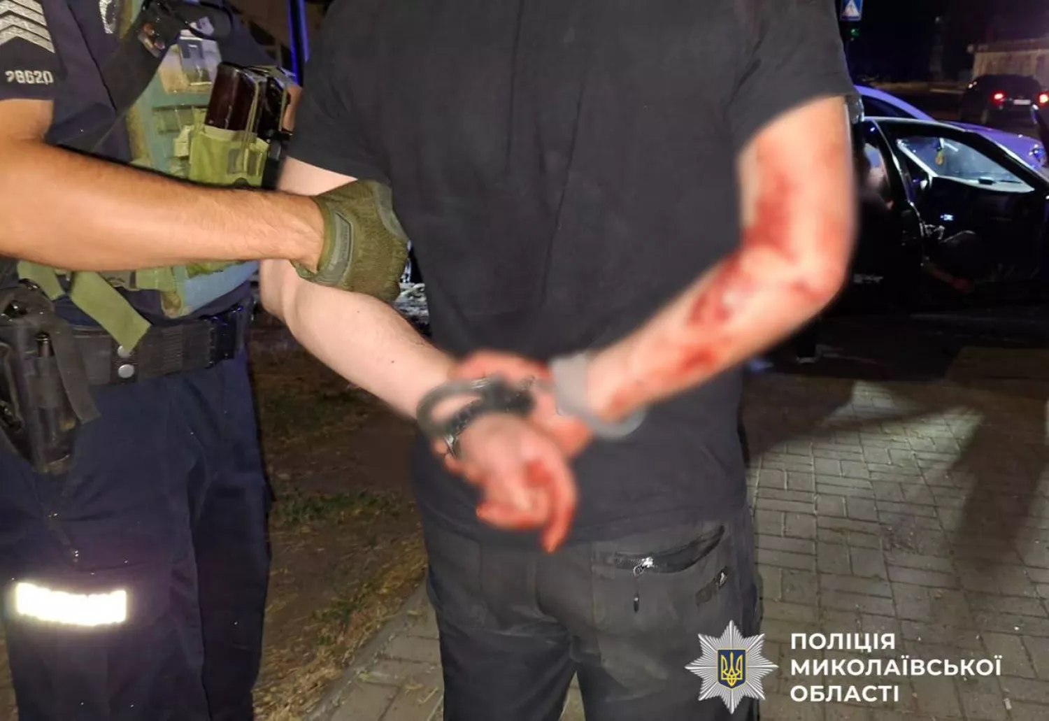 Інцидент стався на проспекті Героїв України в Миколаєві, поліція затримала стрілка, фото поліції Миколаївщини