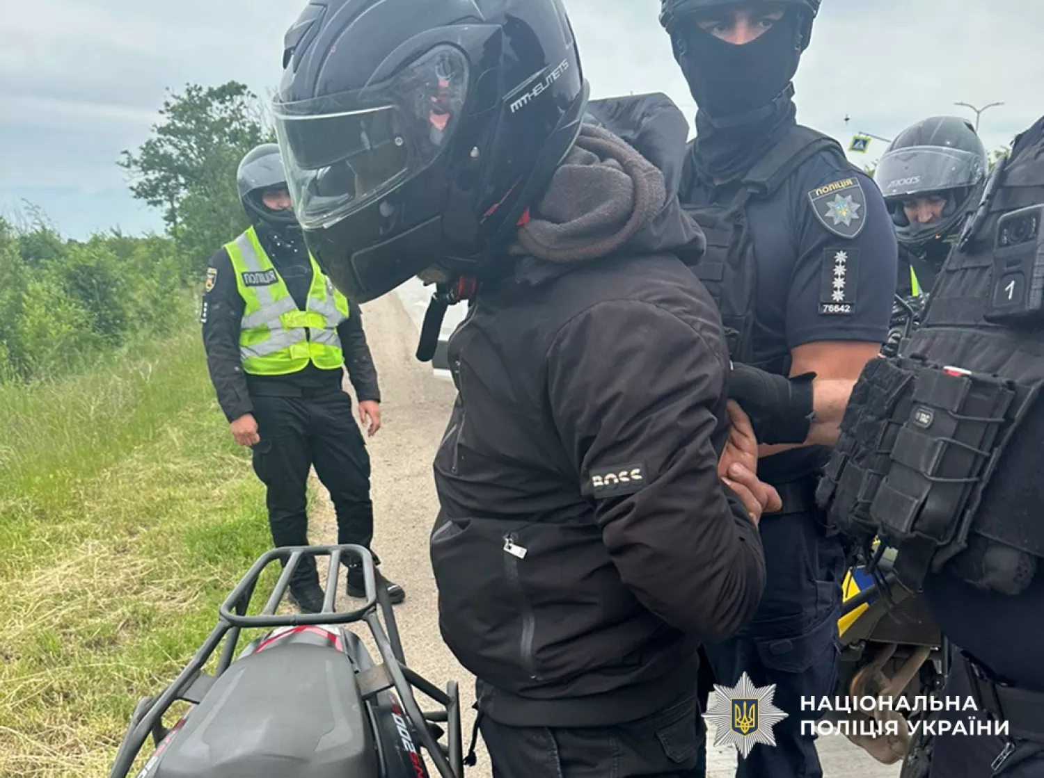 Поліція Миколаєва затримала чоловіка за продаж канабісу, фото поліції Миколаївської області