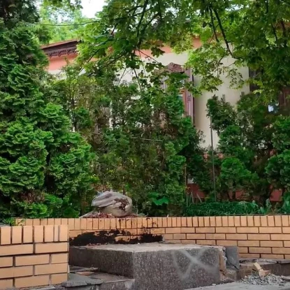 Місце, де знаходився пам'ятник Булгакову. Фото: скриншот з відео