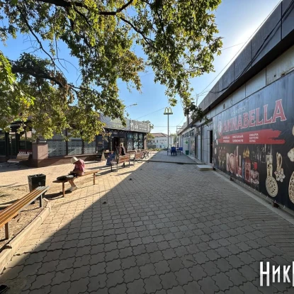 Демонтований навіс і огорожа у вересні 2023 року. Фото: НикВести
