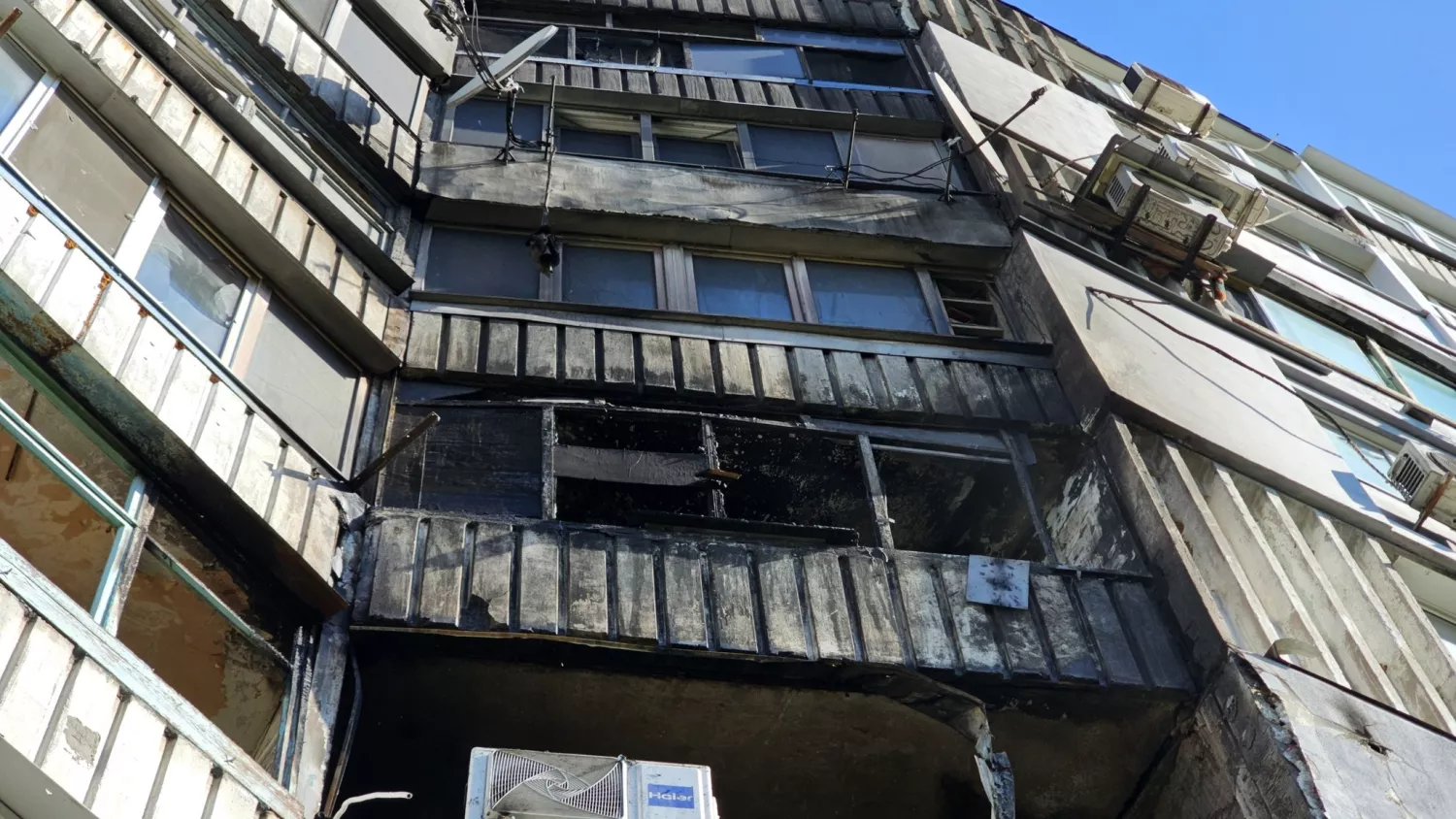 У Херсоні дрон влучив у багатоповерхівку. Фото: Херсонській ОВА