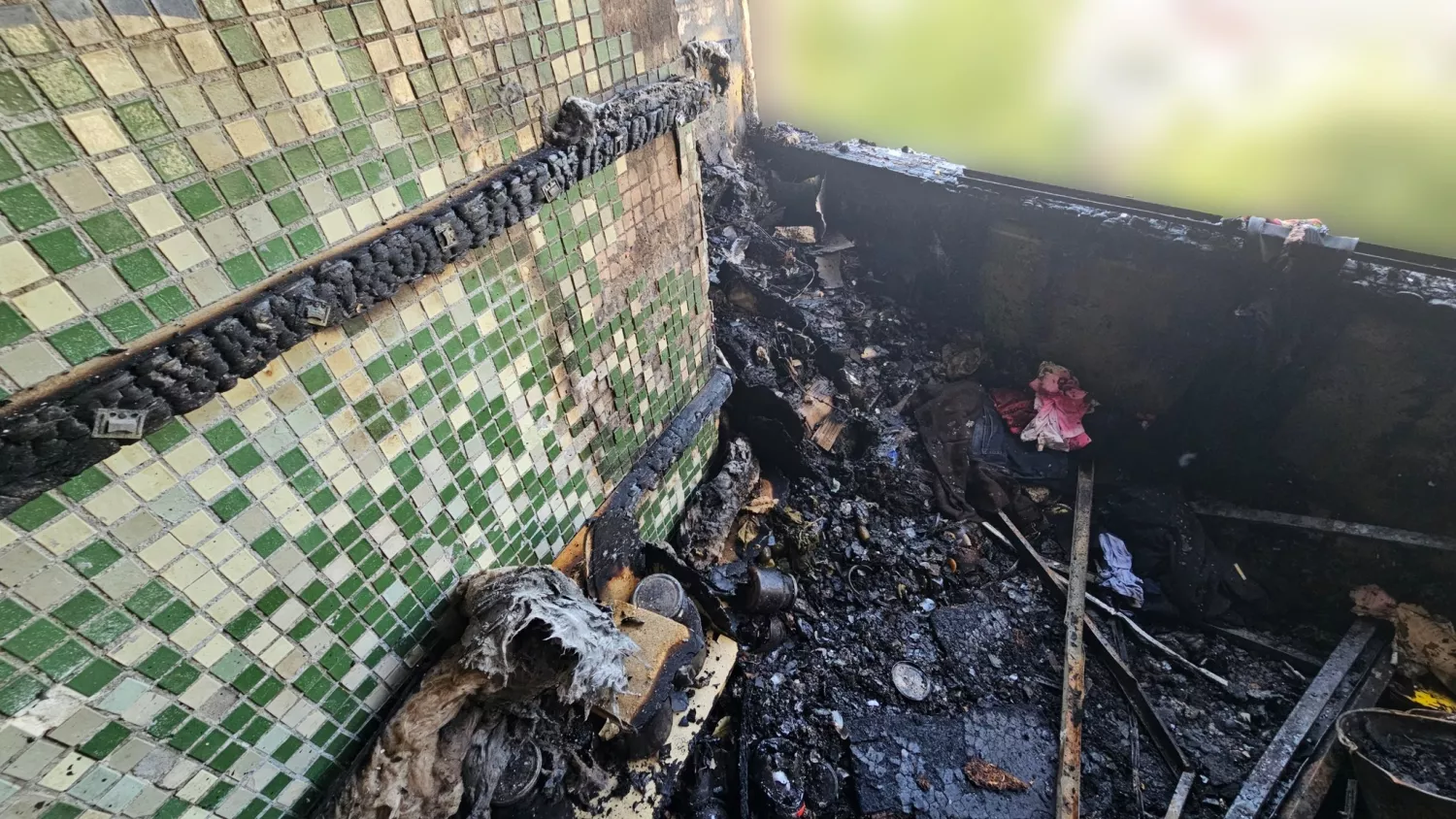 У Херсоні дрон влучив у багатоповерхівку. Фото: Херсонській ОВА