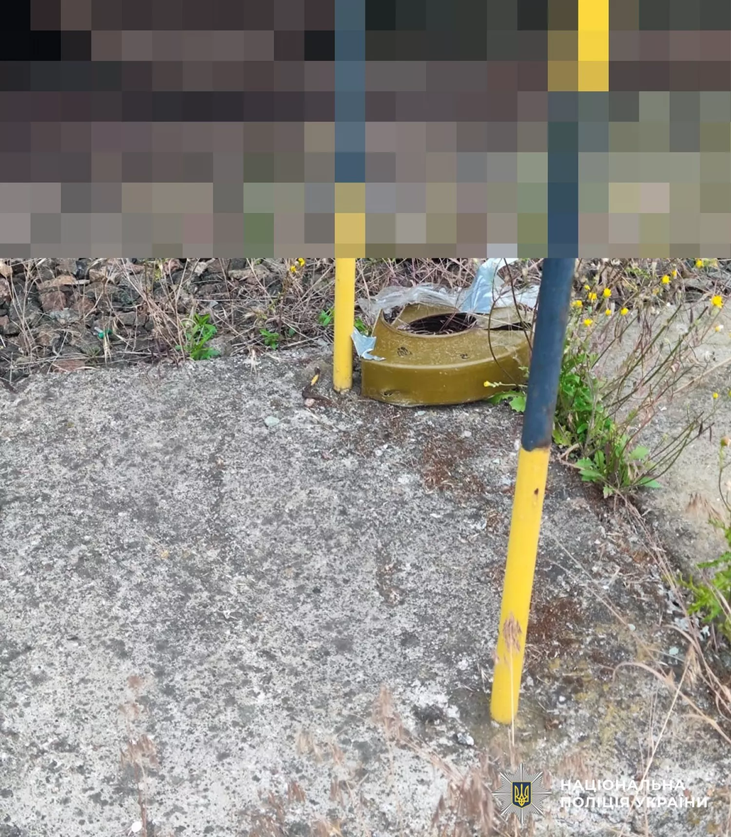 У Херсоні дрон влучив у багатоповерхівку. Фото: Нацполіція