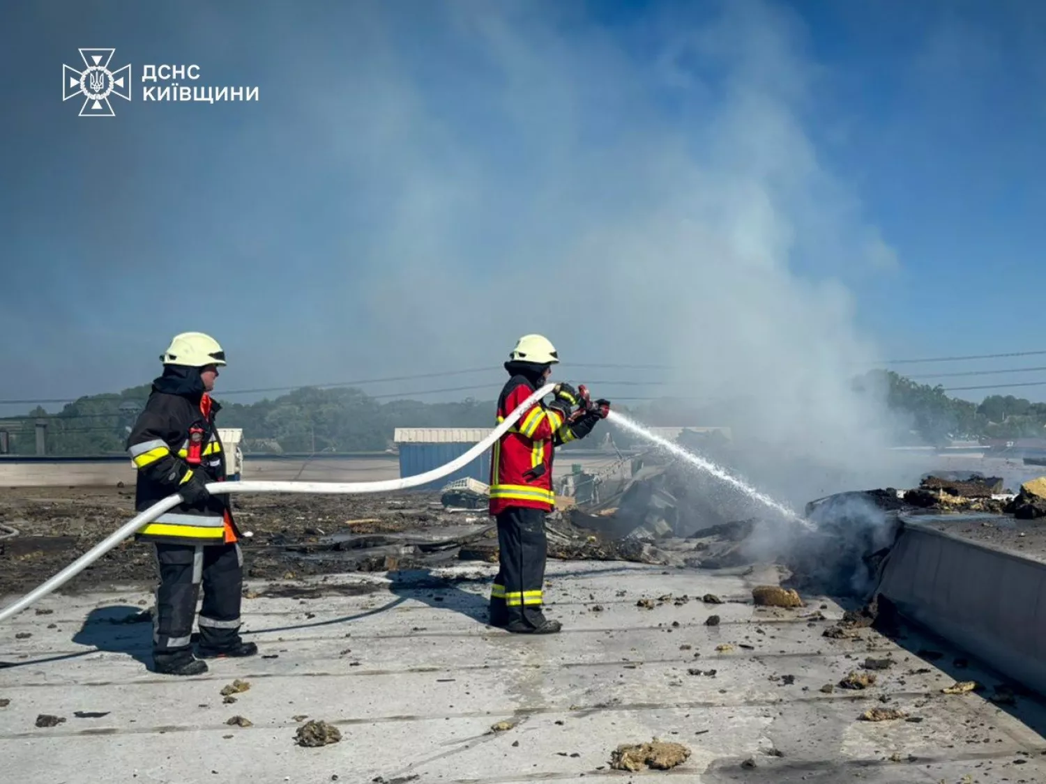 Обстріл заводу Яготинське для дітей 5 червня, фото ДСНС
