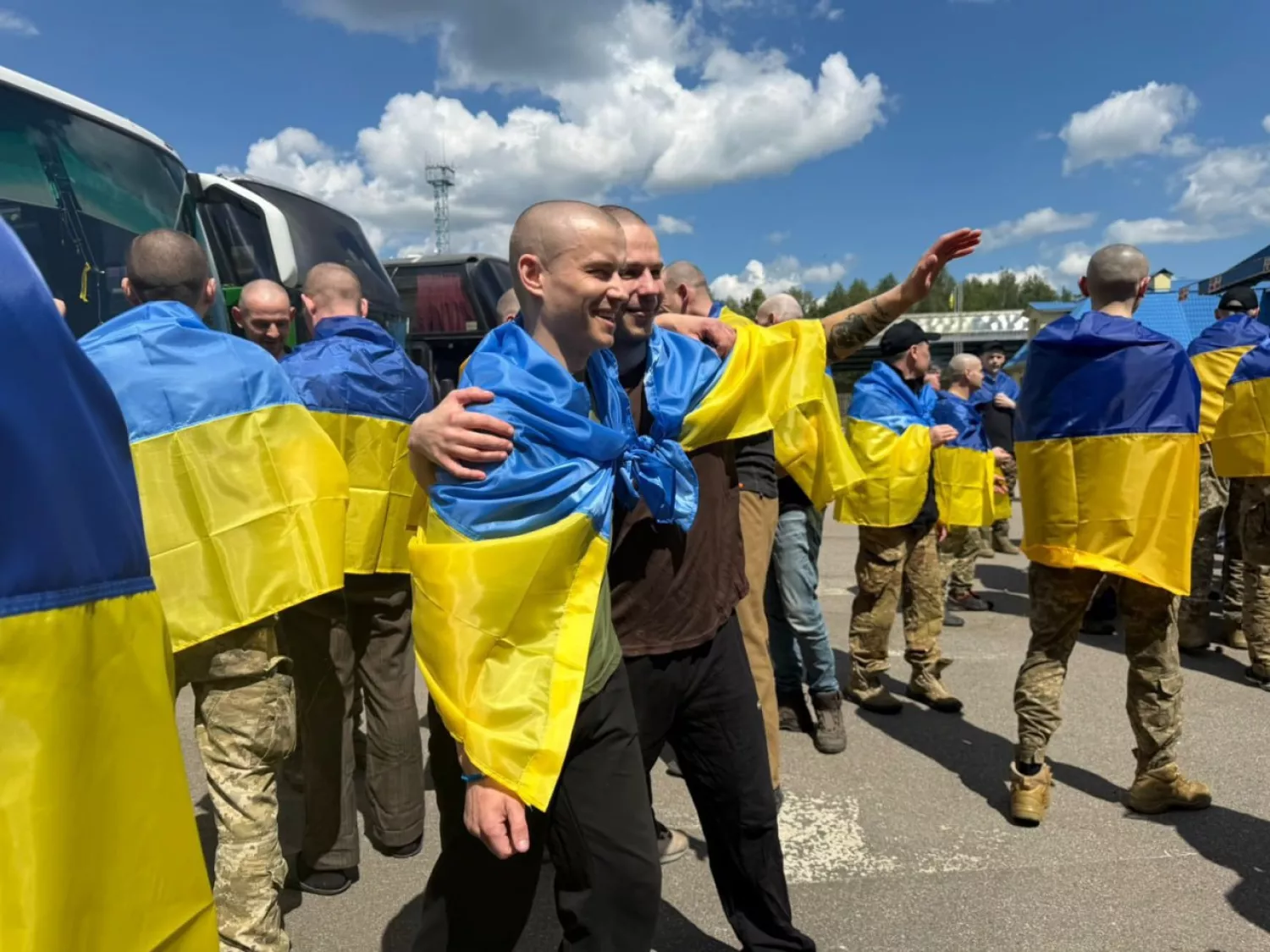Україна повернула з російського полону 186 людей, фото з телеграм каналу Володимира Зеленського