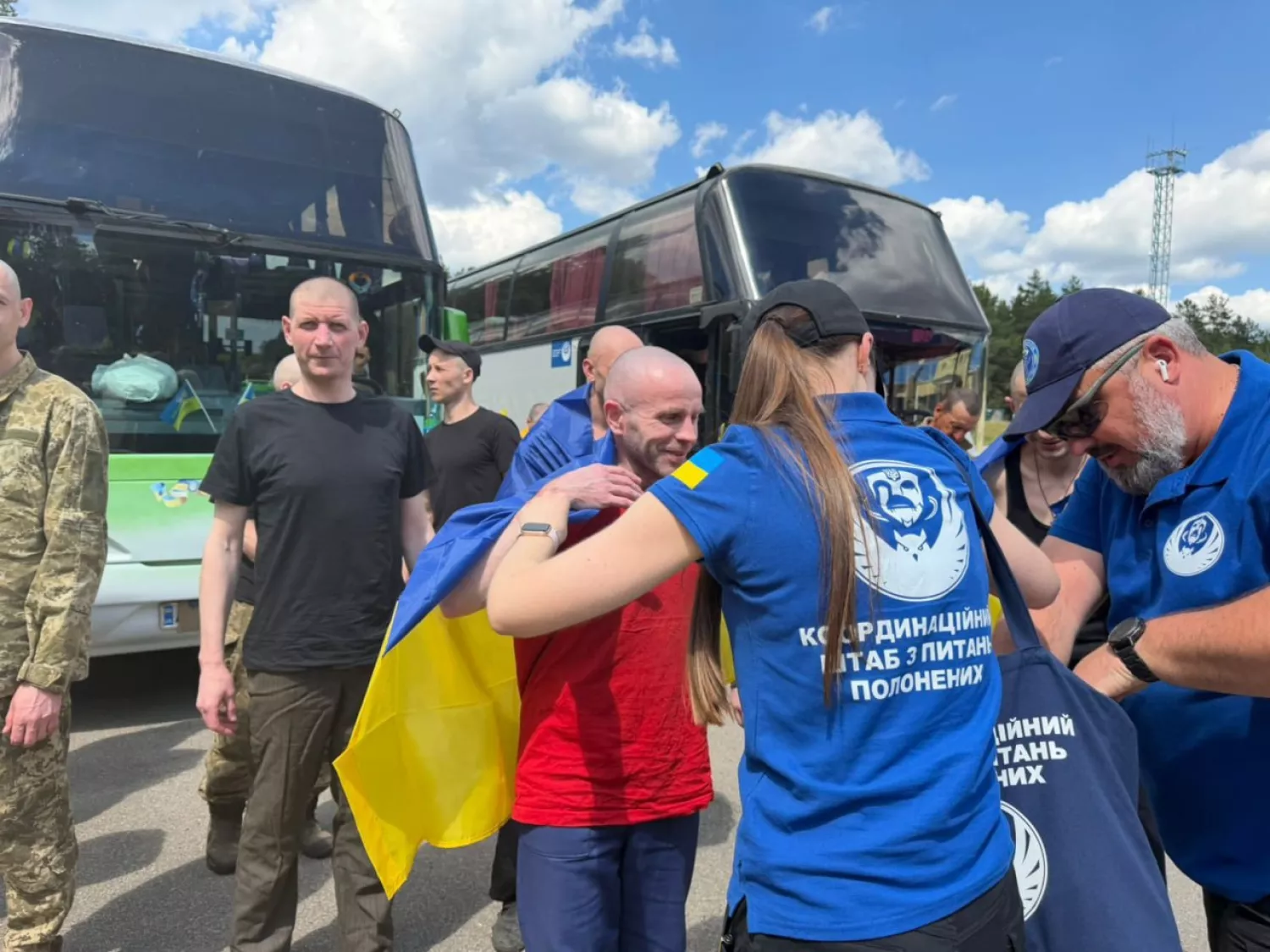 Україна повернула з російського полону 186 людей, фото з телеграм каналу Володимира Зеленського