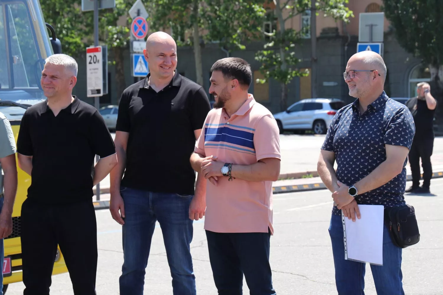 Чотири громади Миколаївщини отримали нові шкільні автобуси. Фото: Миколаївська ОВА