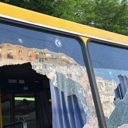 На зупинці в Одесі через атаку дронів постраждали троє людей. Фото: Одеської МВА