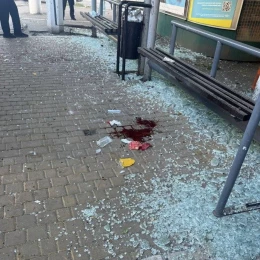 На зупинці в Одесі через атаку дронів постраждали троє людей. Фото: Одеської МВА