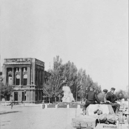 Будівля міськвиконкому після пожежі. Серпень 1941 року. Фото: Юрій Федоренко\Південна Україна крізь віки