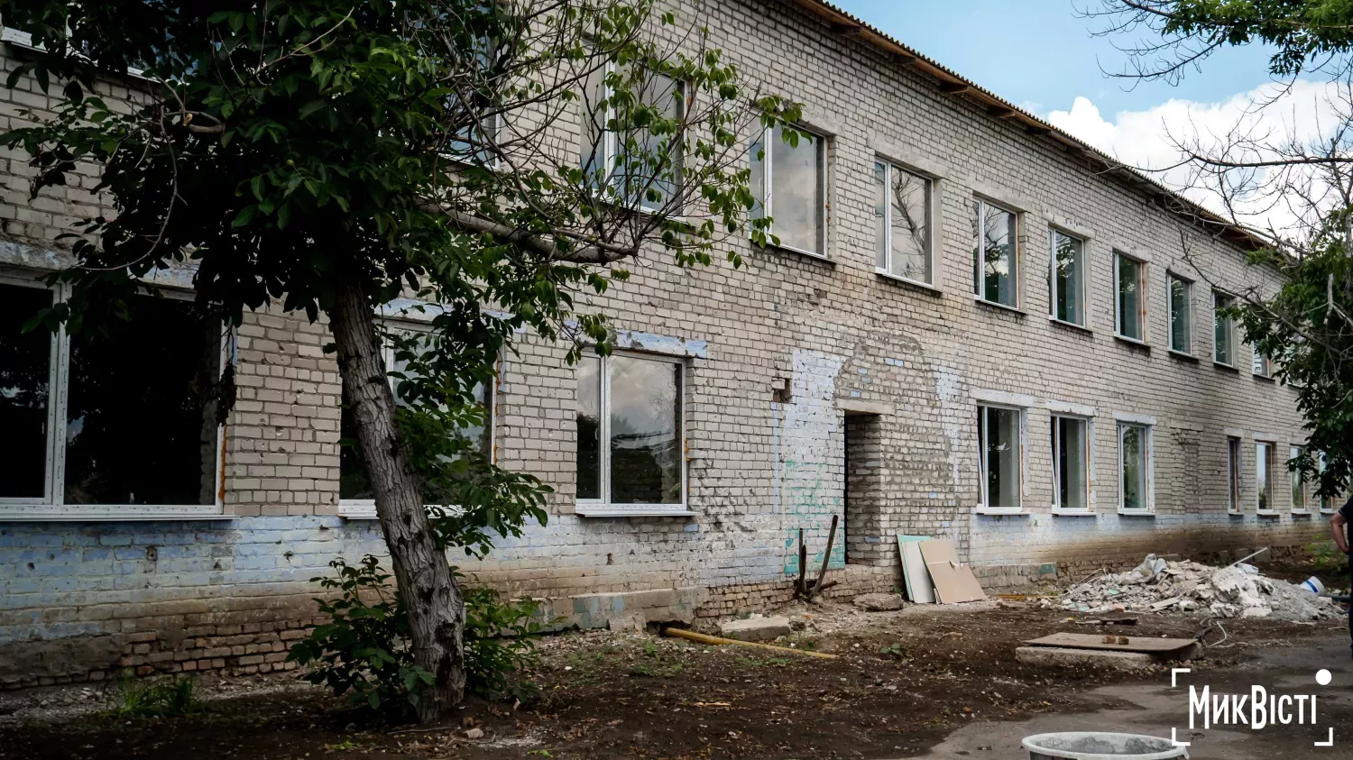 Будівля у Киселівці, де хочуть розмістити дитячий садок, амбулаторію та адміністративні послуги для жителів, фото &laquo;МикВісті&raquo;
