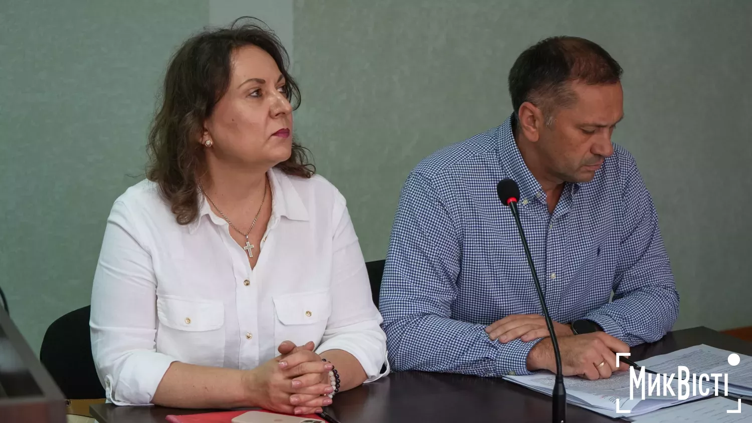 Депутатка Алла Ряжських та її адвокат Василь Хорошев. Фото: МикВісті