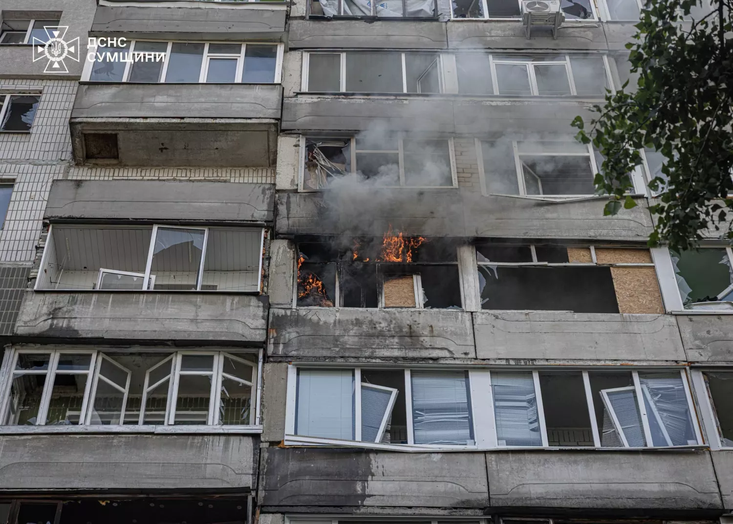 Наслідки російських обстрілів на Сумщині, 11 липня 2026 року. Фото: ДСНС