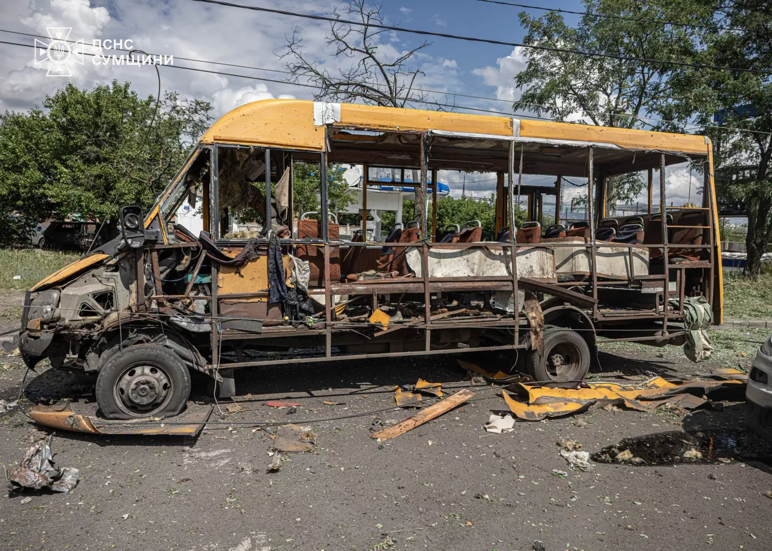 Наслідки російських обстрілів на Сумщині, 11 липня 2026 року. Фото: ДСНС