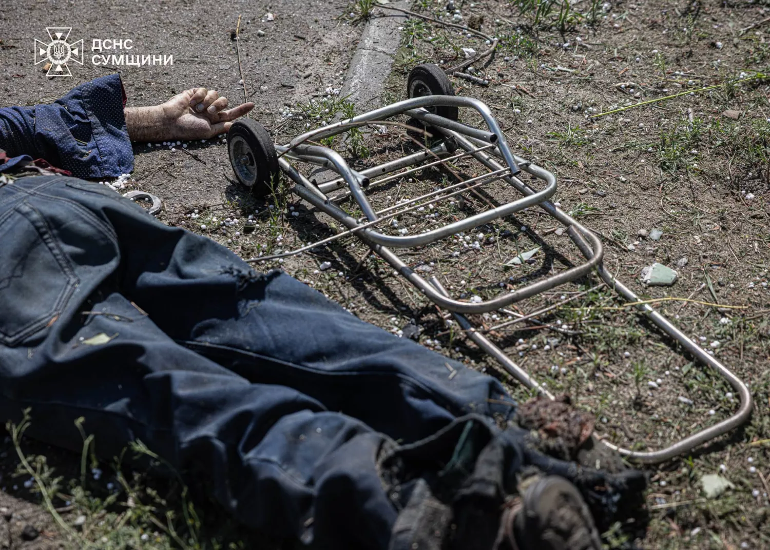 Наслідки російських обстрілів на Сумщині, 11 липня 2026 року. Фото: ДСНС