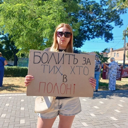 Учасниця акції-нагадування про військовополонених, що пройшла у Миколаєві, фото Анастасія Веселовська, МикВісті