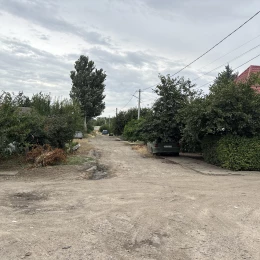 У Миколаєві жителі Широкої Балки скаржаться на відсутність асфальту та розбиті дороги. Фото: МикВісті