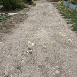У Миколаєві жителі Широкої Балки скаржаться на відсутність асфальту та розбиті дороги. Фото: МикВісті