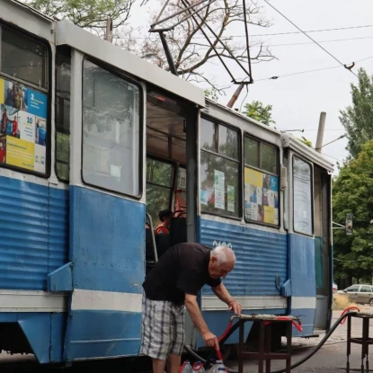 Миколаївці набрали майже 200 тис. літрів очищеної води за тиждень. Фото: Миколаївелектротранс