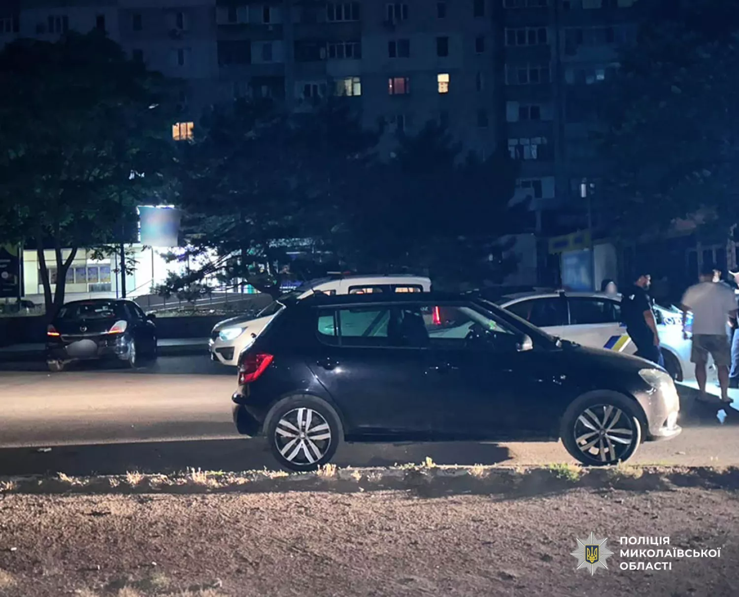 П'яний миколаївець влаштував конфлікт зі стріляниною біля супермаркету. Фото: поліція Миколаївської області