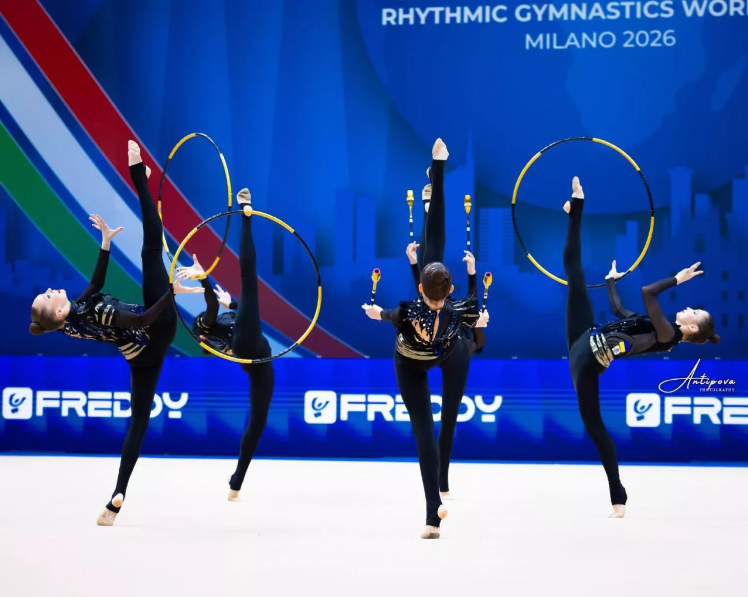 Українська збірна з художньої гімнастики на Кубку світу в Мілані. Фото з телеграм-каналу Віталія Кіма