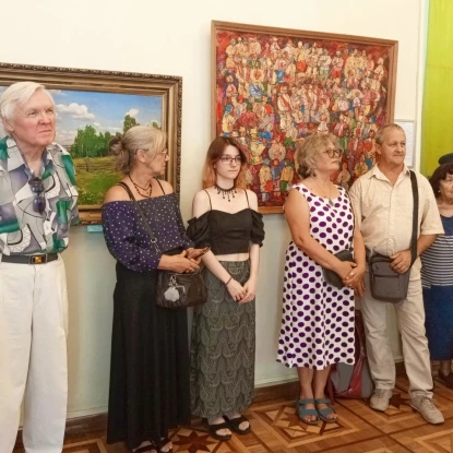 У Миколаєві відкрили виставку про цінність миру. Фото: Галина Сеннікова, МикВісті