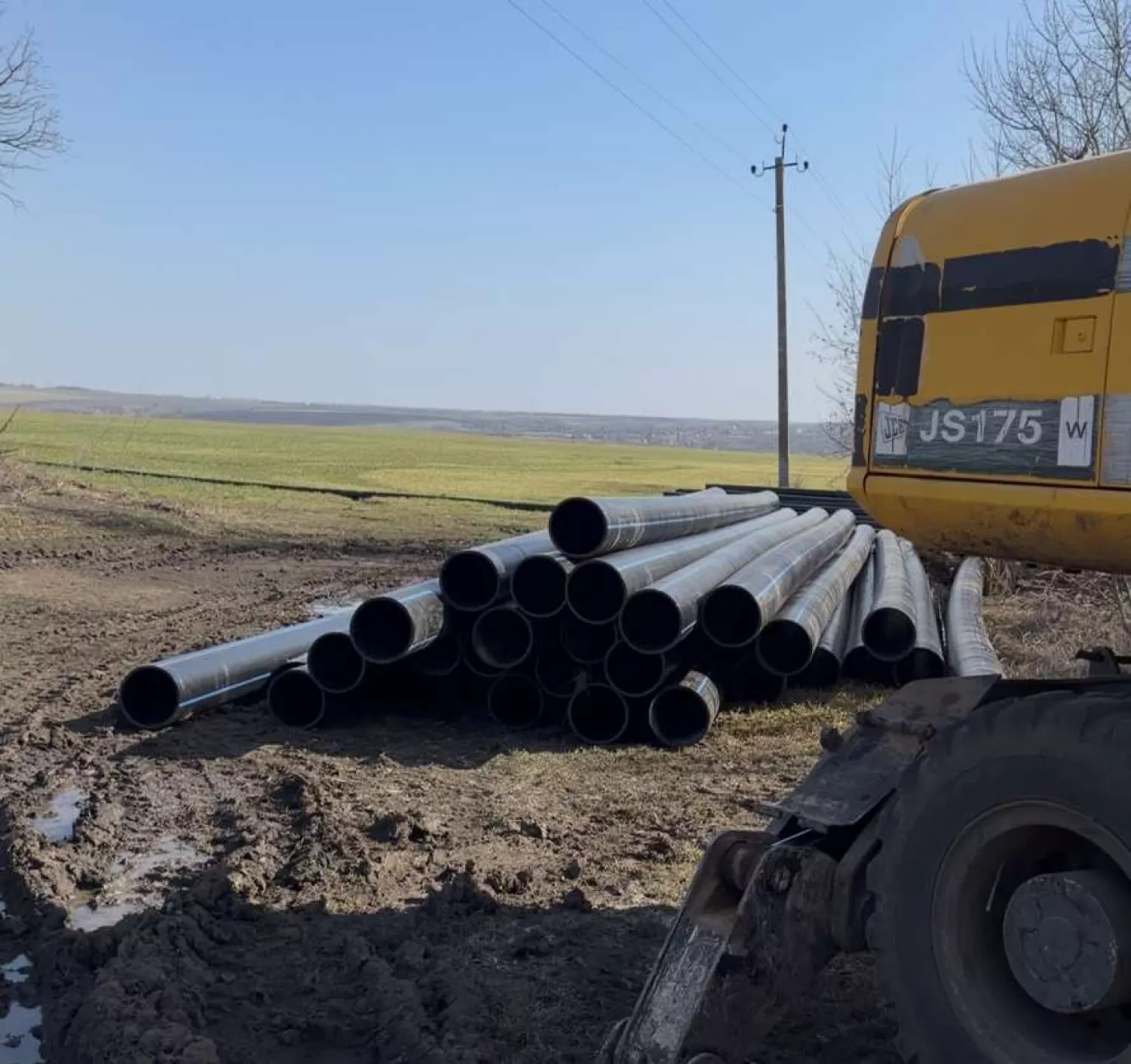 Будівництво мереж забору води для поливу полів. Фото: Lenta.ua