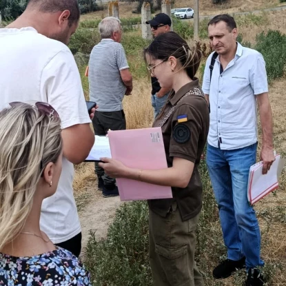 Екологи перевірили ставок біля «Тернівських дач». Фото: Держекоінспекція