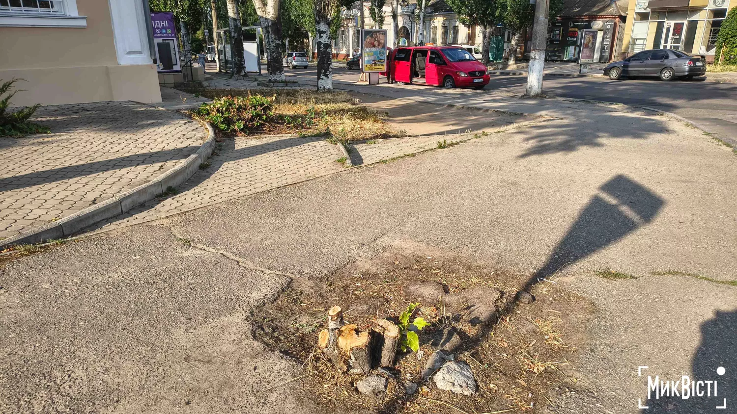 Тротуар на вул. Аркасівській ріг вул. Андрія Покровського. Фото: МикВісті