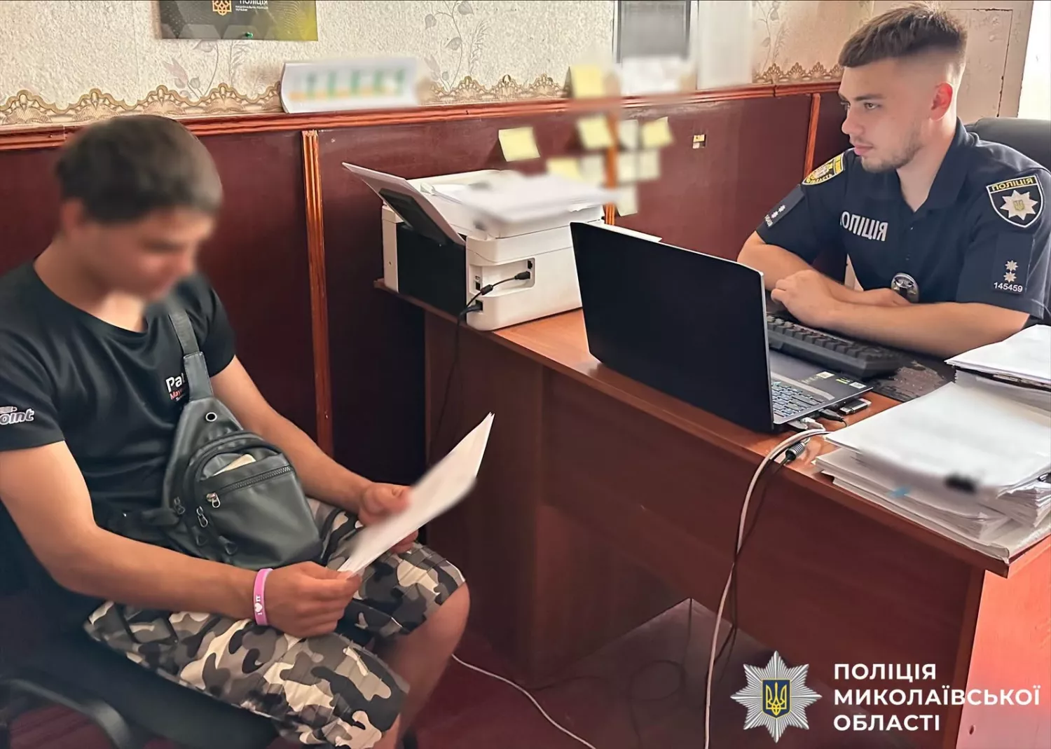 У Первомайську 19-річний парубок вкрав гроші у чоловіка, з яким вживав алкоголь. Фото: Нацполіція