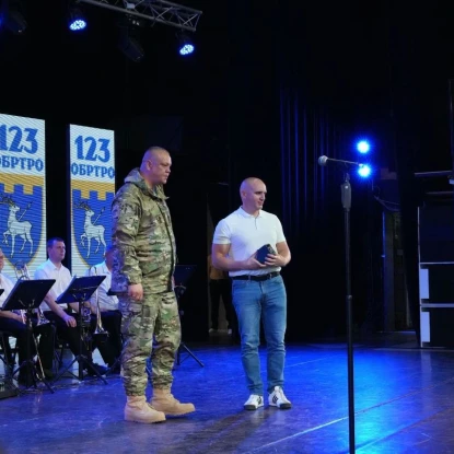 Під час заходу військовим вручили нагороди, а родини полеглих захисників отримали посмертні відзнаки. Фото: 123-я бригада тероборони