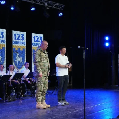 Під час заходу військовим вручили нагороди, а родини полеглих захисників отримали посмертні відзнаки. Фото: 123-я бригада тероборони