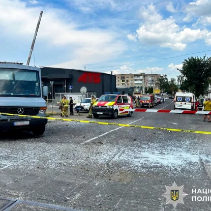 Потяг зіткнувся з маршруткою біля Рівного. Фото: Нацполіція