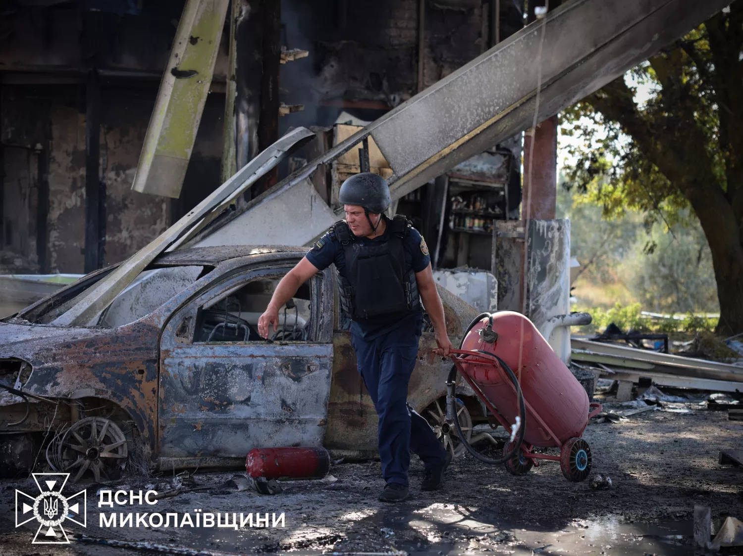 Ракетний удар по Миколаєву. Фото: ДСНС Миколаївщини