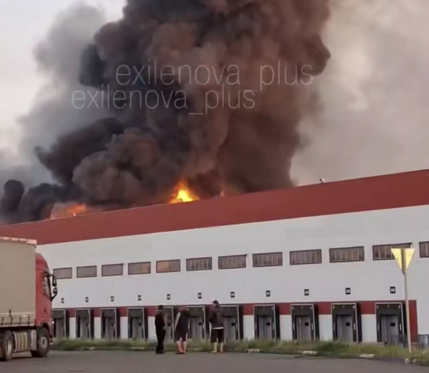 Пожежа у логістичному парку «Южные Врата» у Домодєдово. Фото: Exilenova+