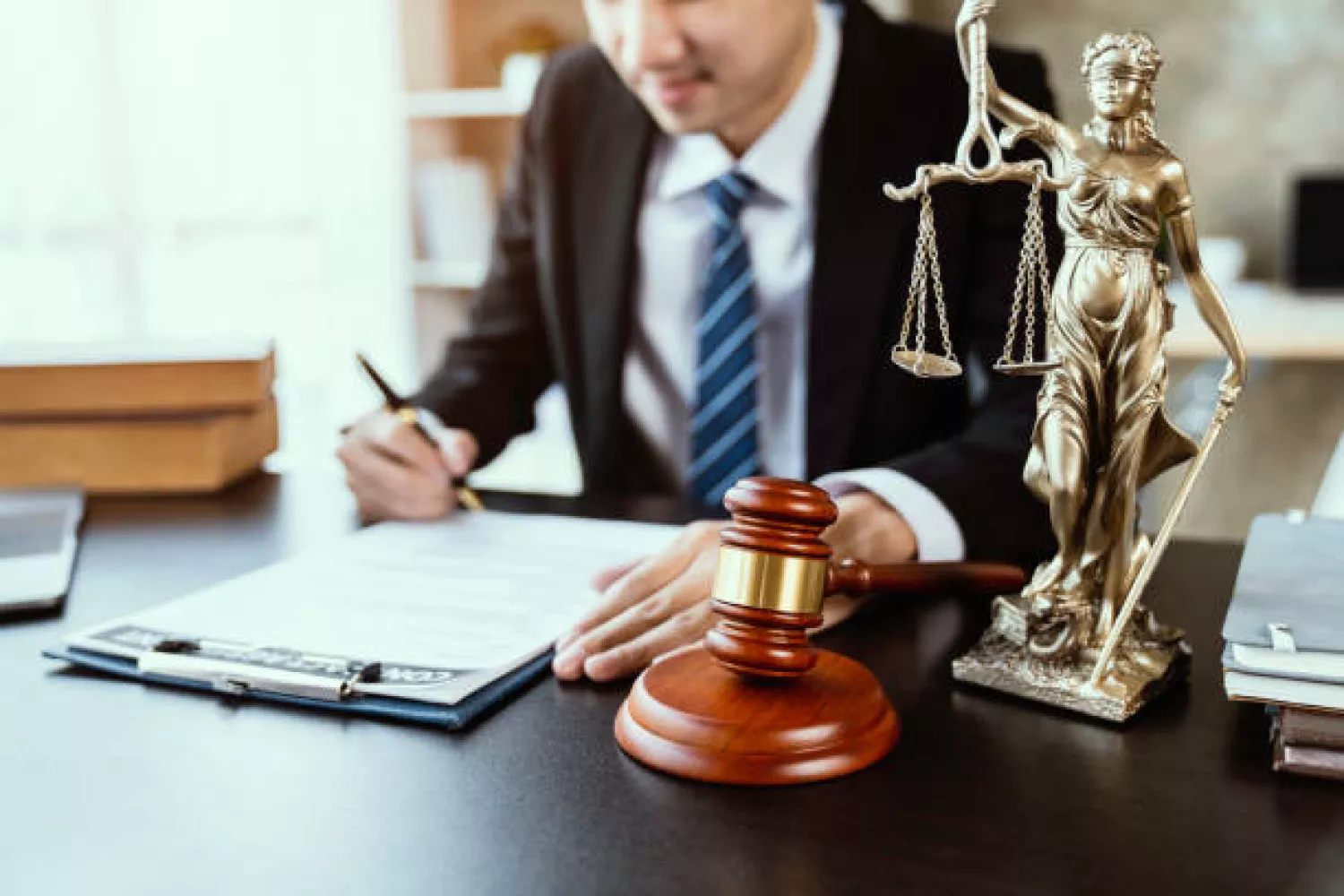 Прокуратура вимагає повернути 69 га землі для освіти. Ілюстративне фото istockphoto