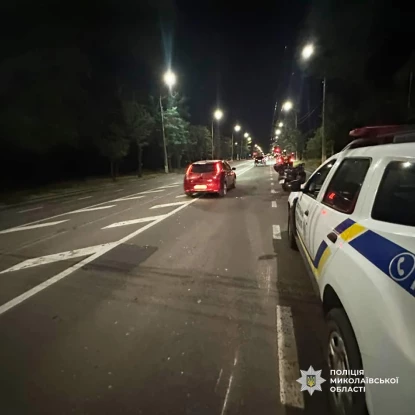 У Миколаєві мопед збив жінку, яка переходила дорогу поза пішохідним переходом. Фото: Нацполція