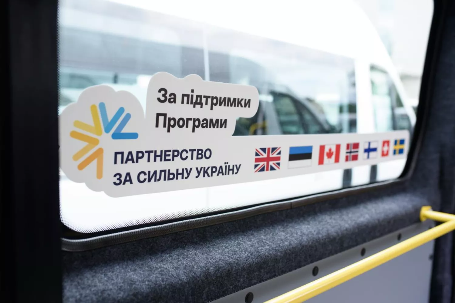 Снігурівська громада отримала спеціалізований мікроавтобус. Фото Олександр Павлов
