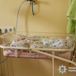 У Миколаєві уже пів року шукають матір, яка залишила немовля у сміттєвому баку. Фото: ГУНП Миколаївщини